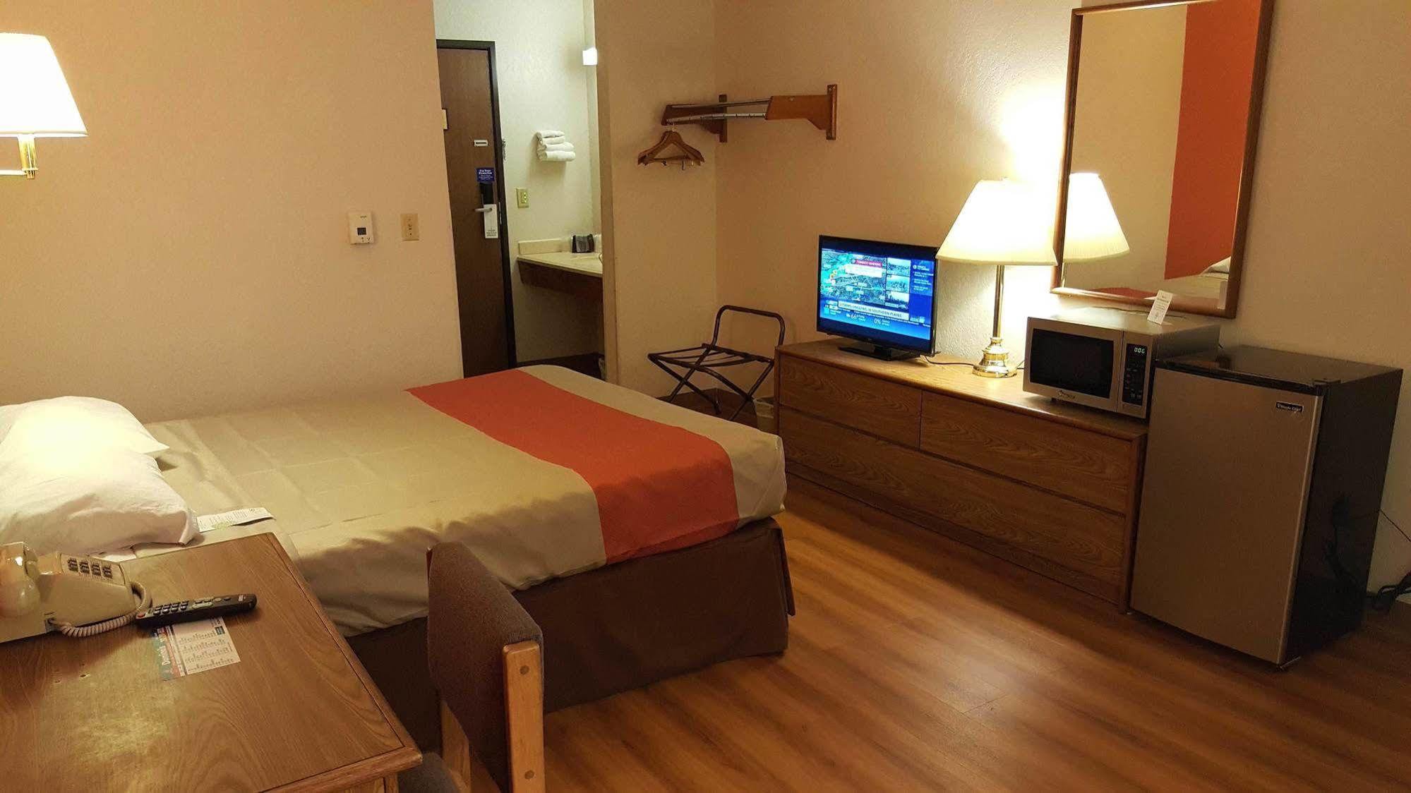 Motel 6-Saukville, Wi Eksteriør billede
