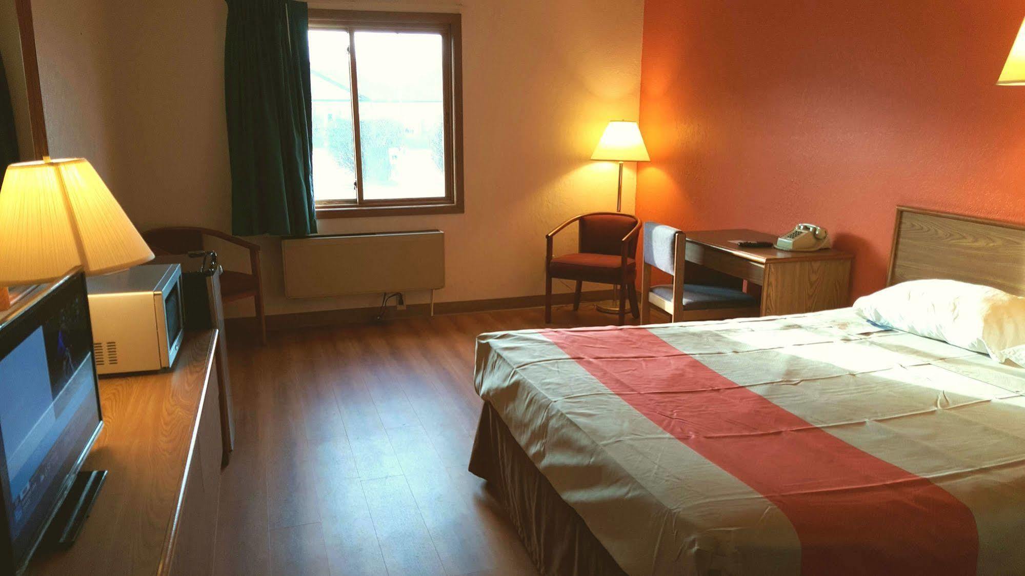 Motel 6-Saukville, Wi Eksteriør billede