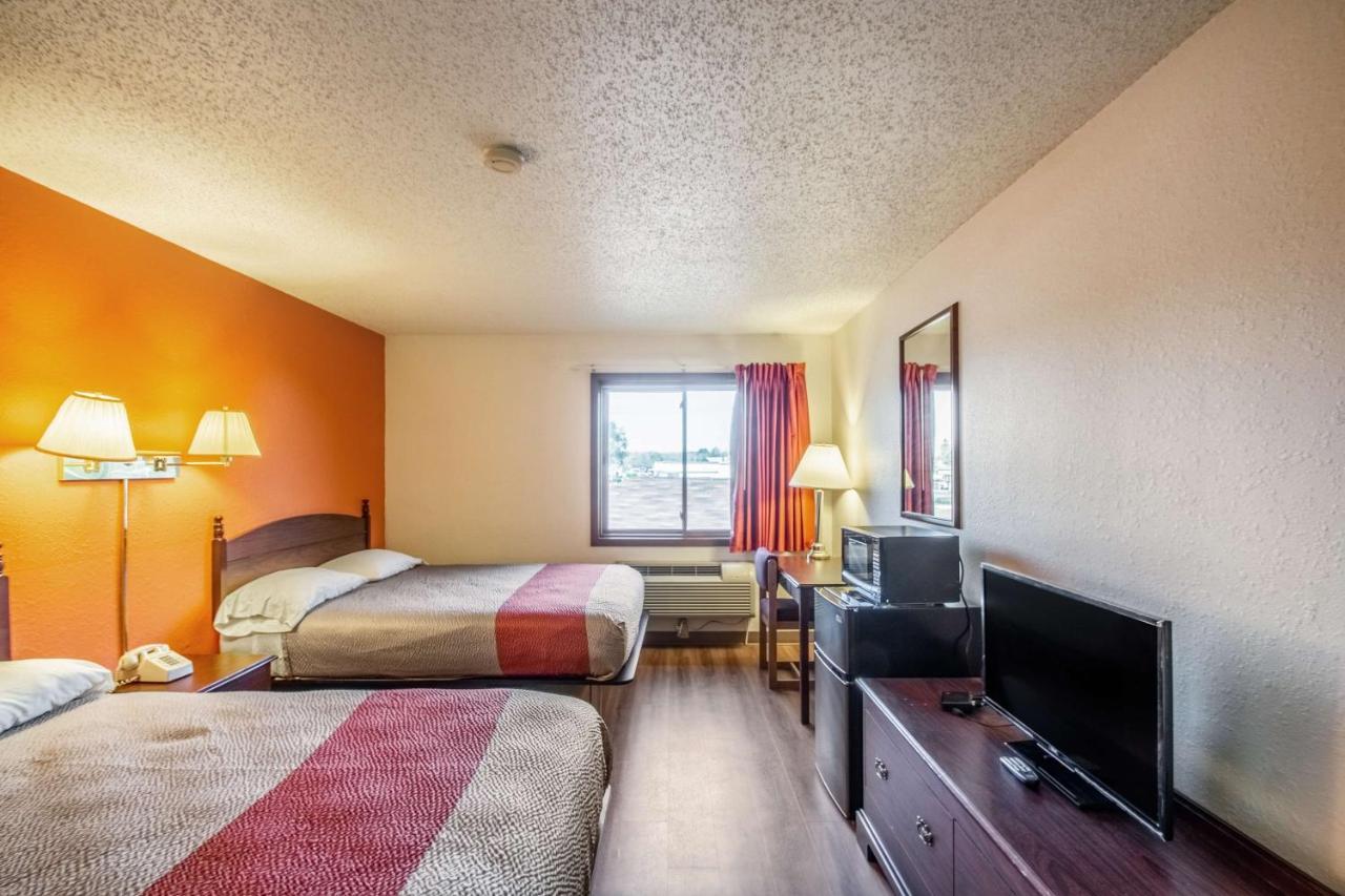 Motel 6-Saukville, Wi Eksteriør billede