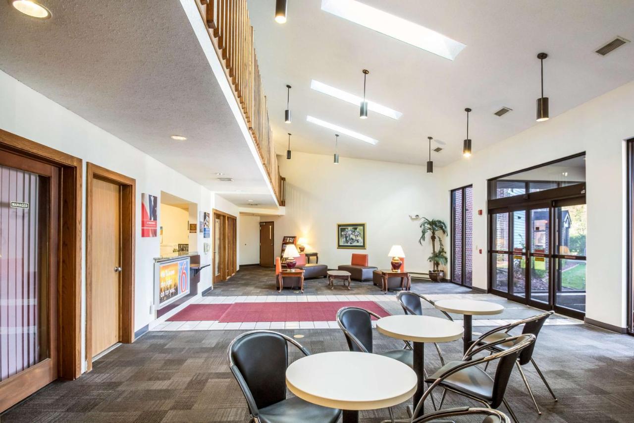 Motel 6-Saukville, Wi Eksteriør billede