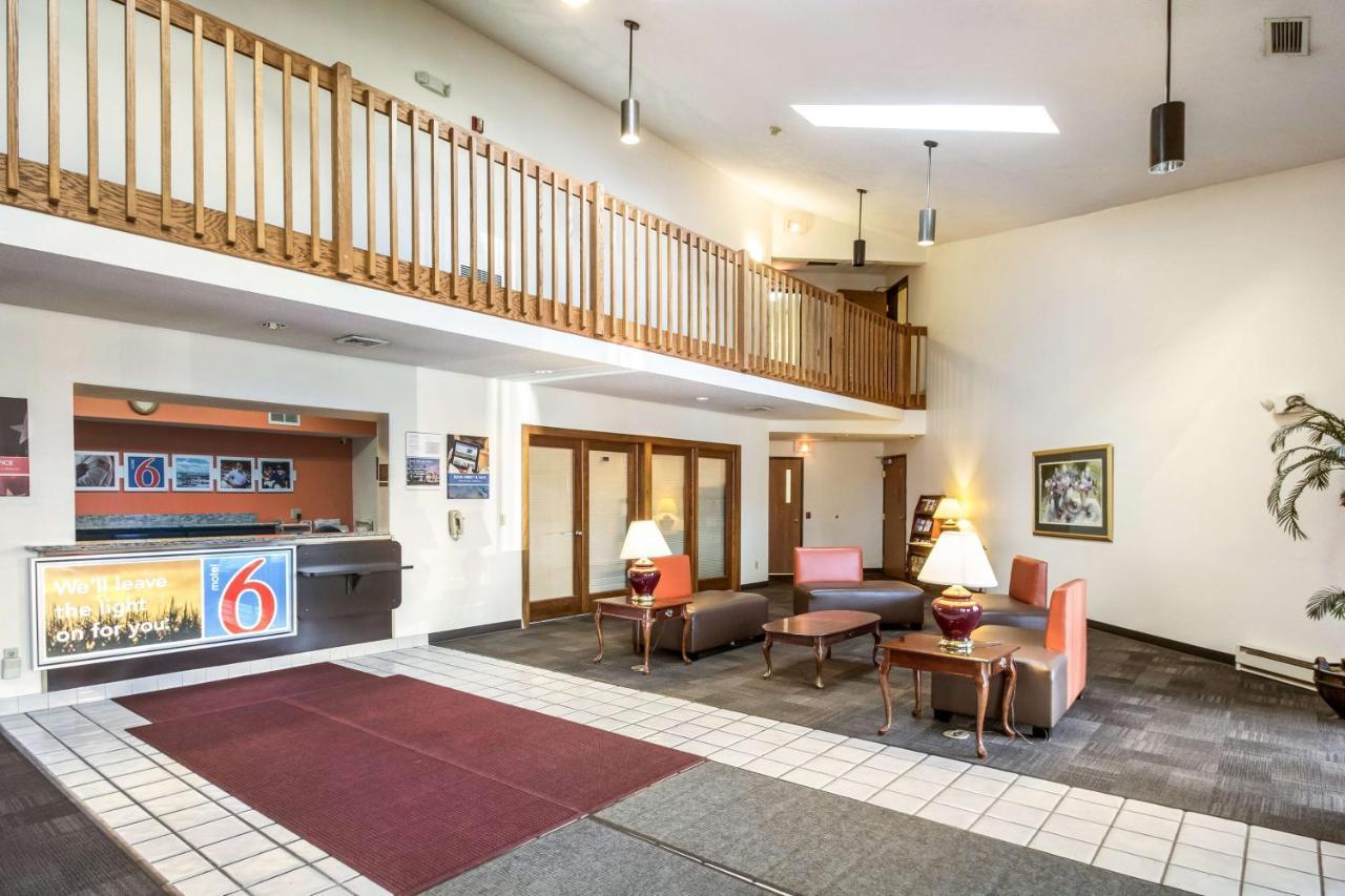 Motel 6-Saukville, Wi Eksteriør billede