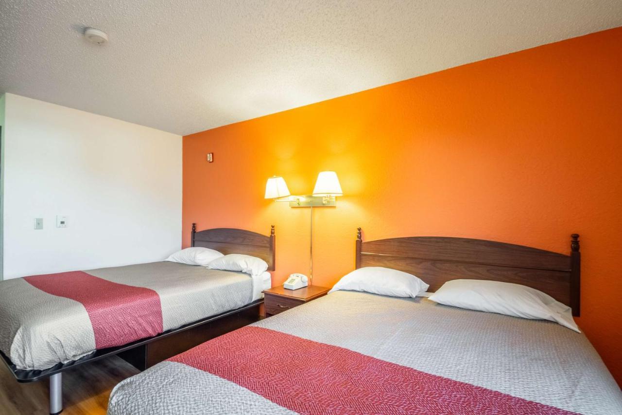 Motel 6-Saukville, Wi Eksteriør billede